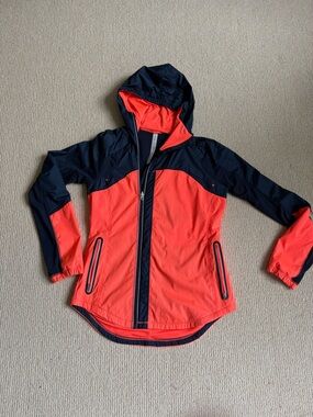 Lululemon running/training jacket. Excellent condition!